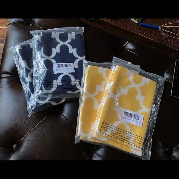 Pillow covers 18X18 - Picture 1 of 3